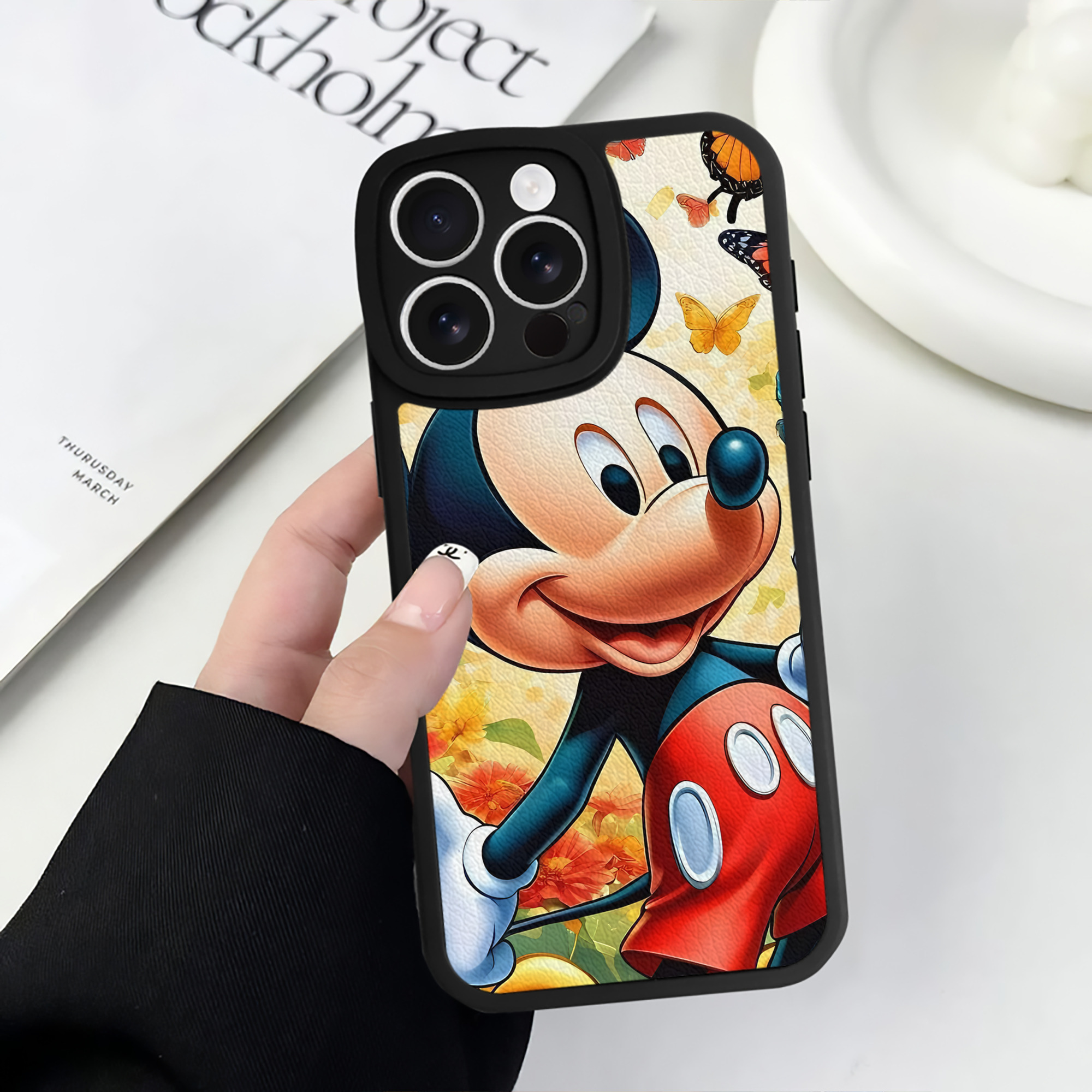 （画像用） ミッキーマウス Mickey Mouse 【iPhone 16シリーズ対応】シリコンスマホケース（レザー調） 材質：シリコン